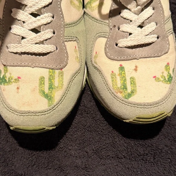 Inkkas Cactus 🌵 Print Sneakers with Green Accents women’s Sz.7 - Picture 10 of 13